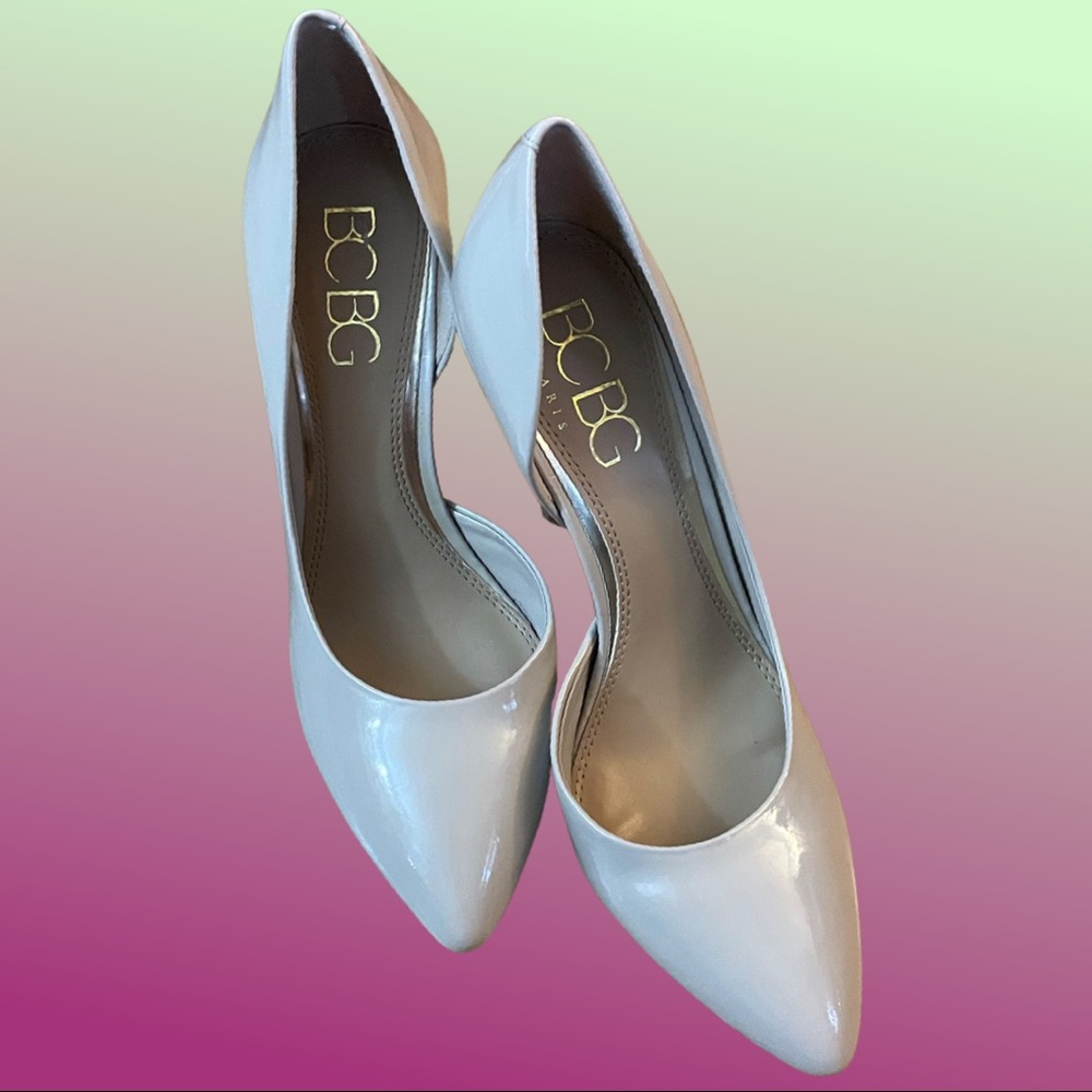BCBG Paris Cream Patent Heel Size 9 Wide